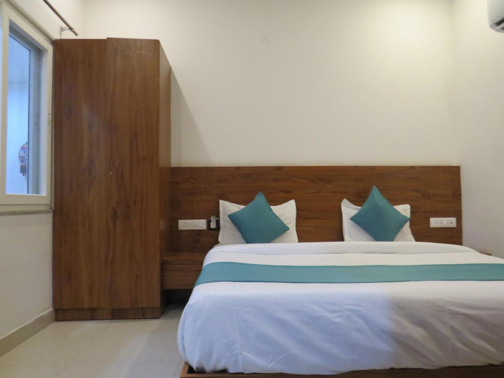 Hotel Namami Tapovan Risikés Kültér fotó