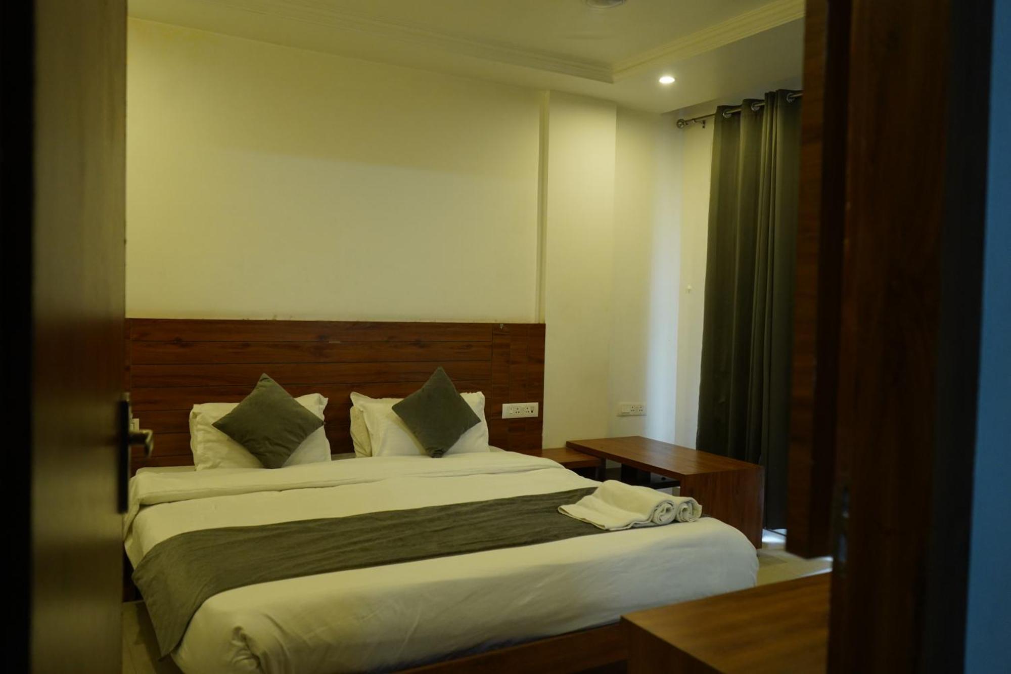 Hotel Namami Tapovan Risikés Kültér fotó