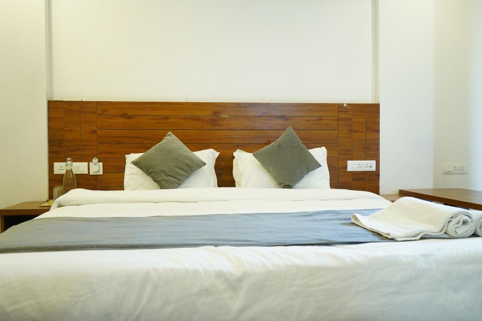 Hotel Namami Tapovan Risikés Kültér fotó